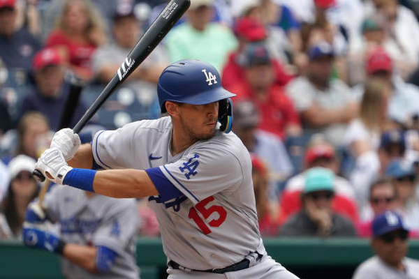 Dodgers sign Barnes to 2-year, $7M extension