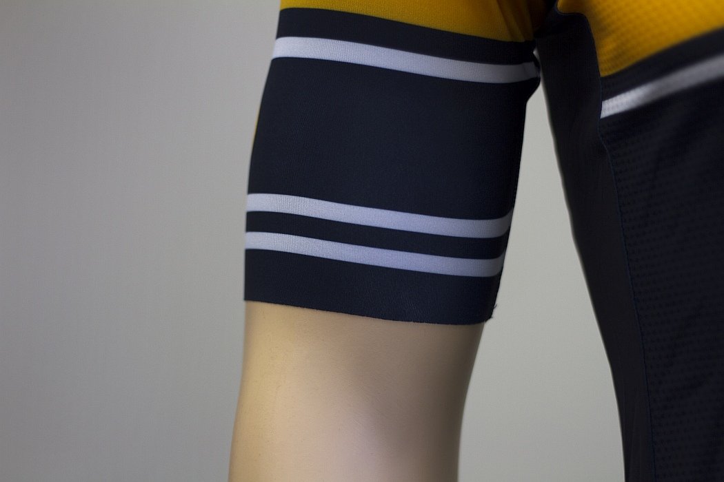 stolen goat Bodyline jersey features