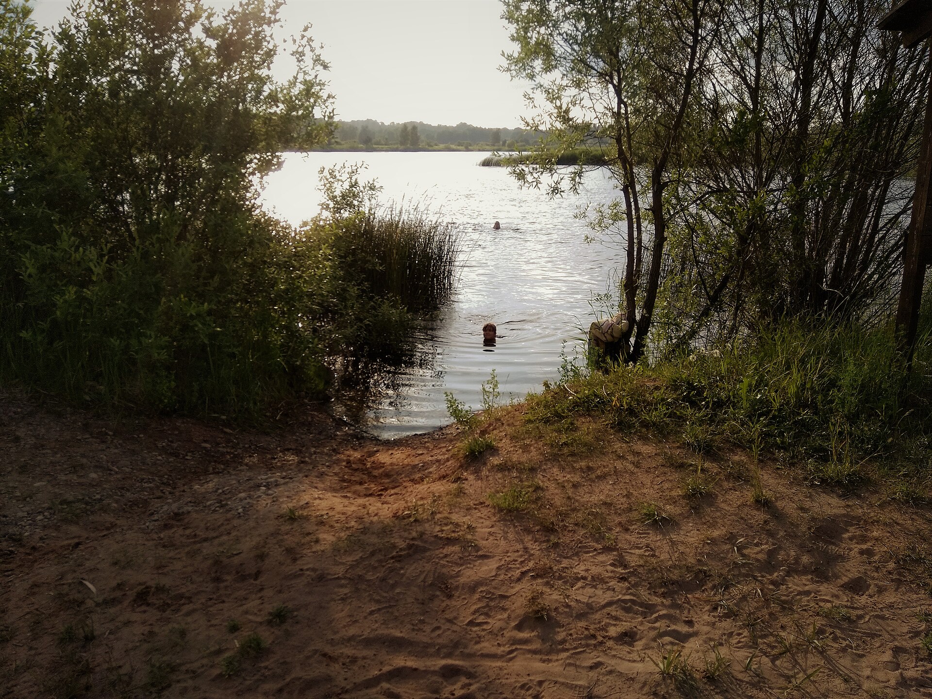 Raudna tehisjärv, Raudna külas ujumiskoht