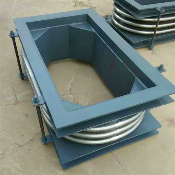 Rectangular-expansion-joint