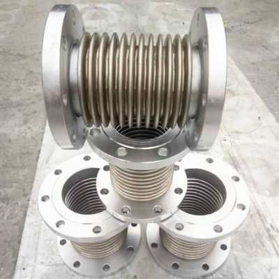 Metal expansion joint without tie rod