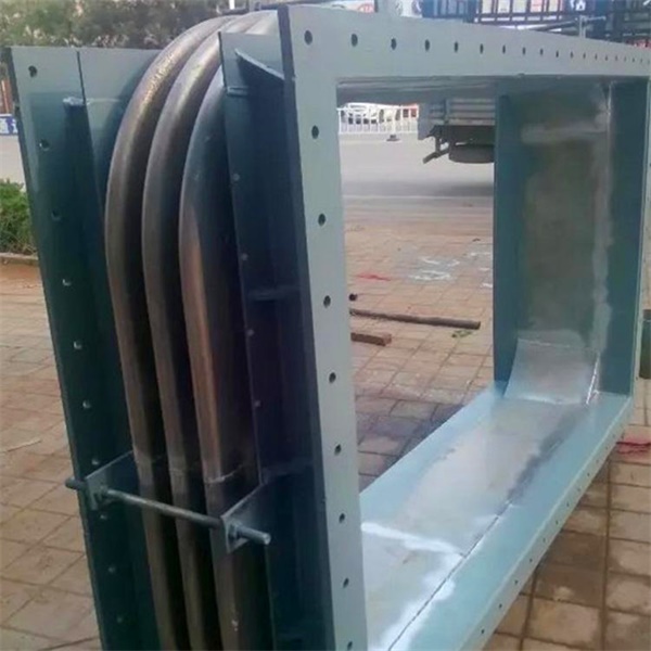 Rectangular-expansion-joint