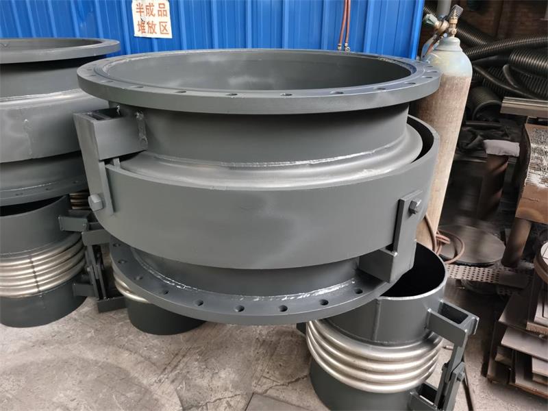 Gimbal-Expansion-Joint-for-applications-with-primarily-angular-movements-any-axis