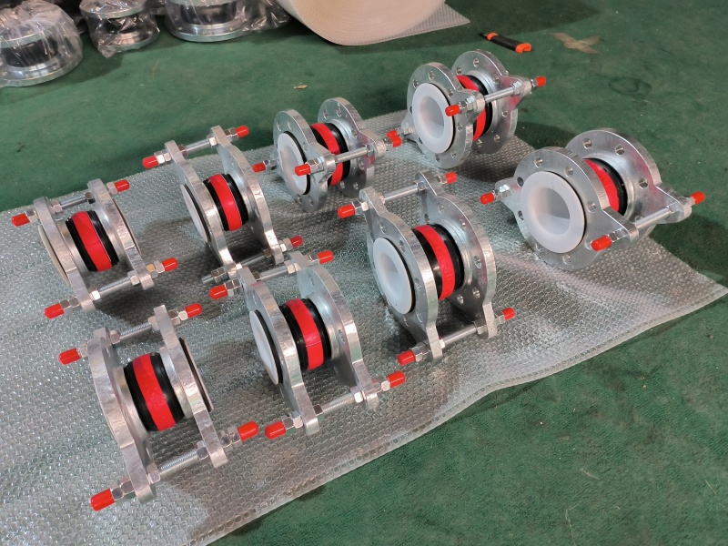 PTFE lined rubber expansion joint