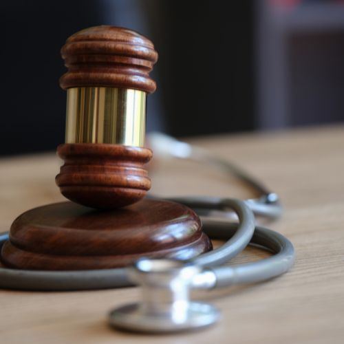 Lesiones por Hernias Discales y Médula Espinal: Tu Representación Legal