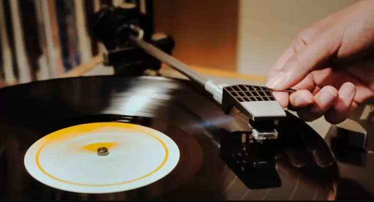 5 Things Labels Look for Before Signing a New Artist!