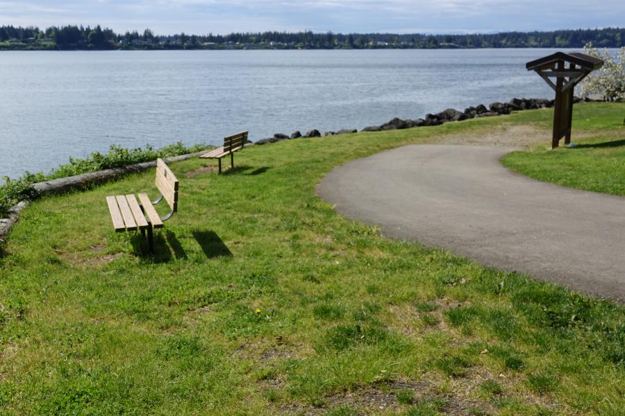 photo of bench and water at Burfoot park