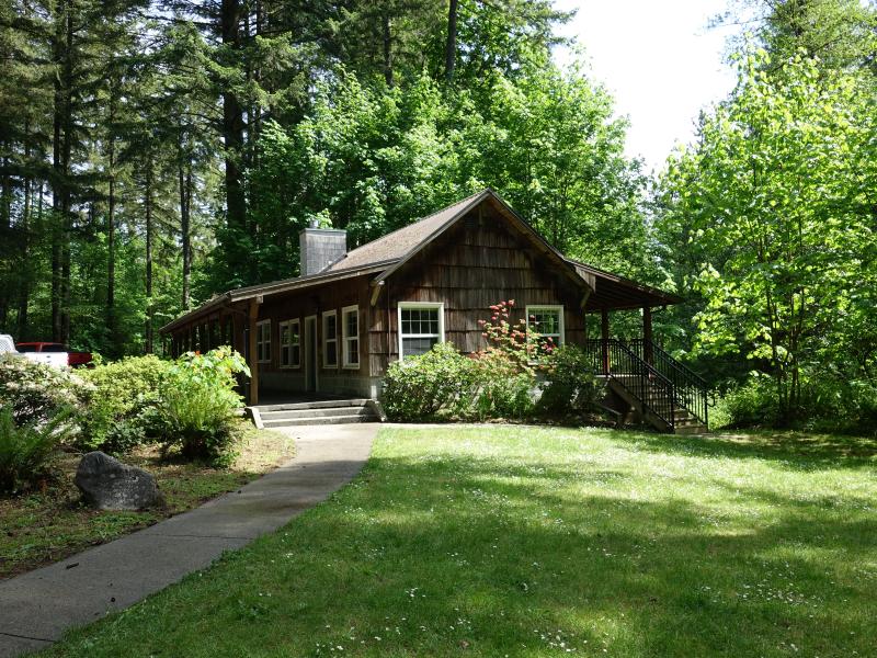 A photo of the lodge at Kenneydell Park