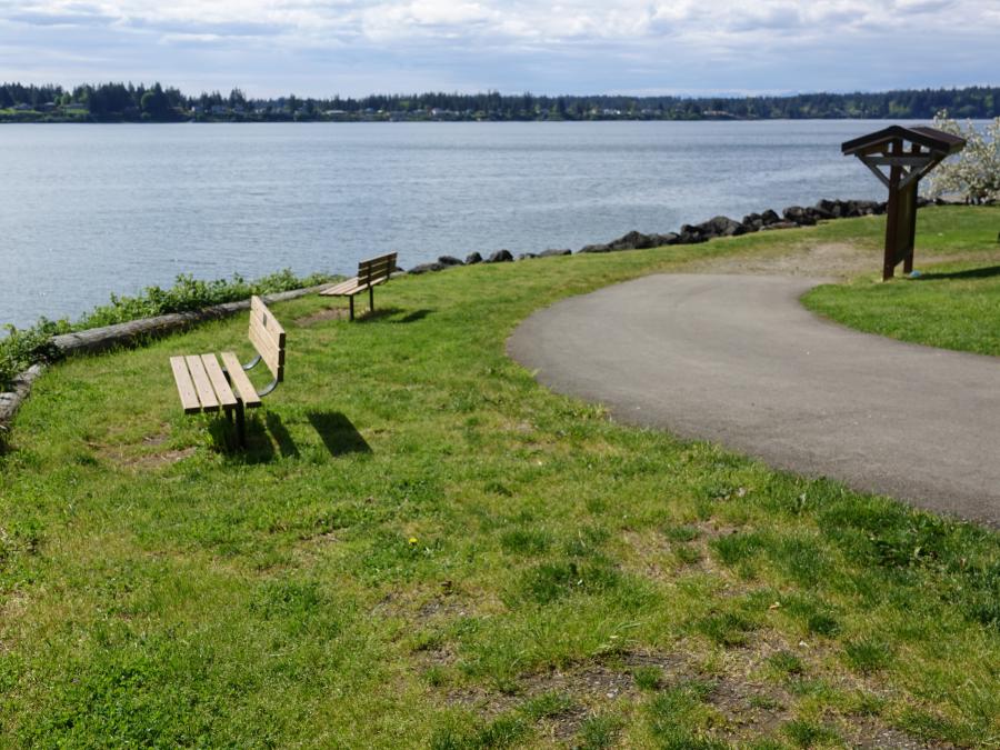 photo of bench and water at Burfoot park