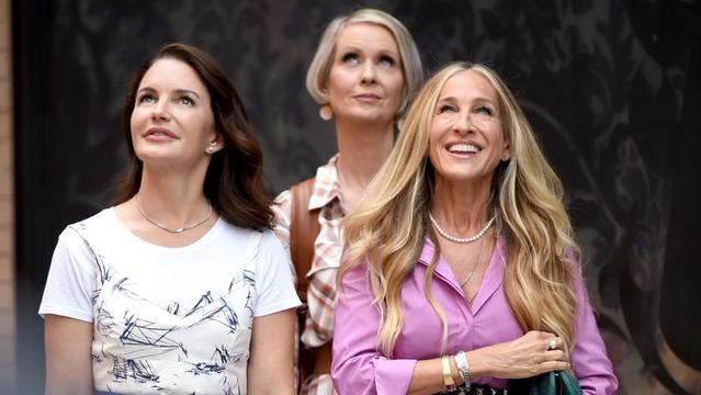 Kristin Davis, Cynthia Nixon, Sarah Jessica Parker on location for AND JUST LIKE THAT... Television Series Filming in NYC, , New York, NY July 20, 2021. Photo By: Kristin Callahan/Everett Collection