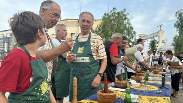 Une bataille d'aïoli dans la bonne humeur a eu lieu sur le Port Vieux de La Ciotat