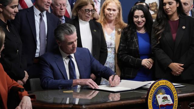 California Gov. Gavin Newsom signs legislation calling for a special election on a redrawn congressional map on Thursday, Aug. 21, 2025, in Sacramento, Calif. (AP Photo/Godofredo A. Vásquez)