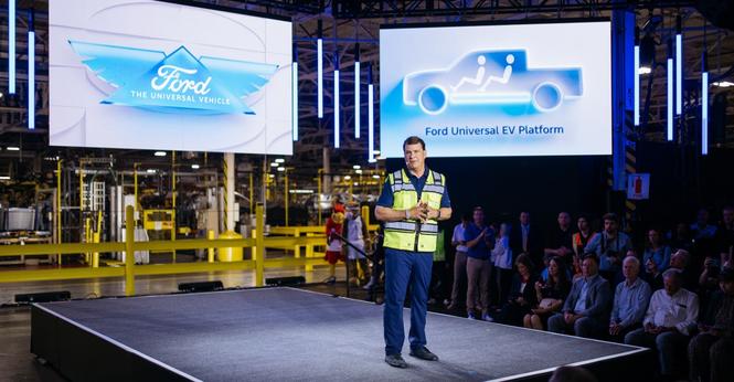 Jim Farley_Louisville Assembly Plant_Aug11_01