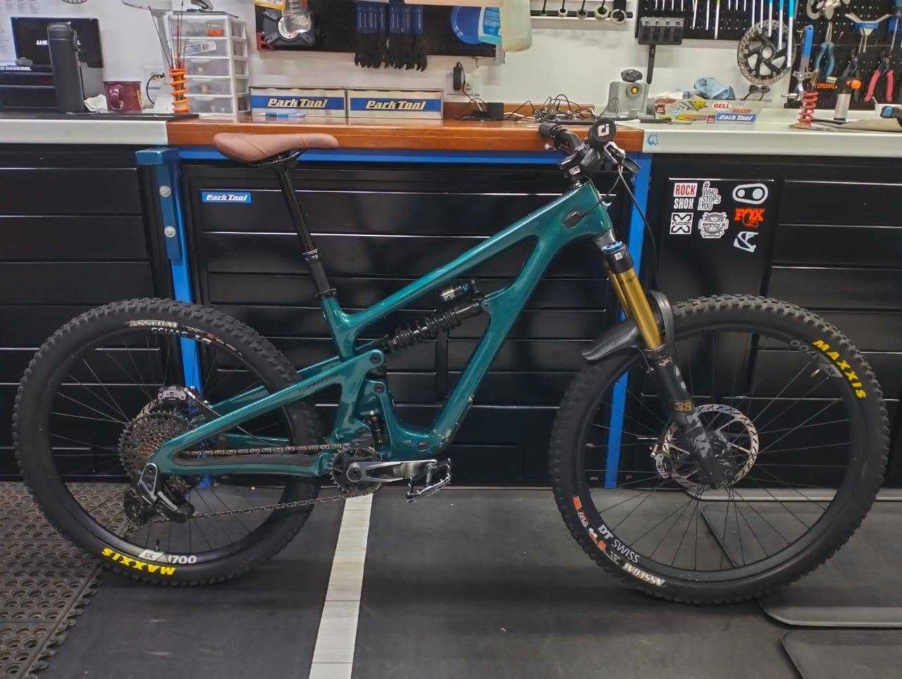 YETI SB165 TURQ M 2025