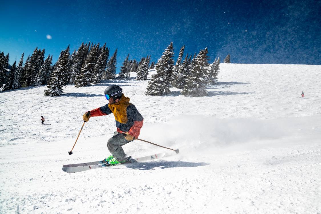 “Mackenzie Top Peak" Ski Community Contest