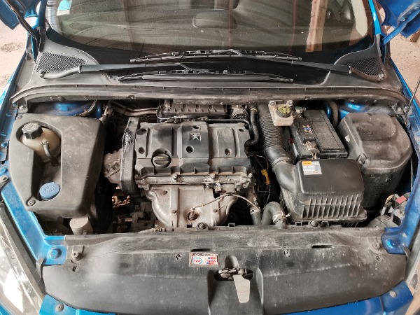Voir l'image Nettoyage compartiment moteur — Jonet saül Mr. Propre auto — photo 1