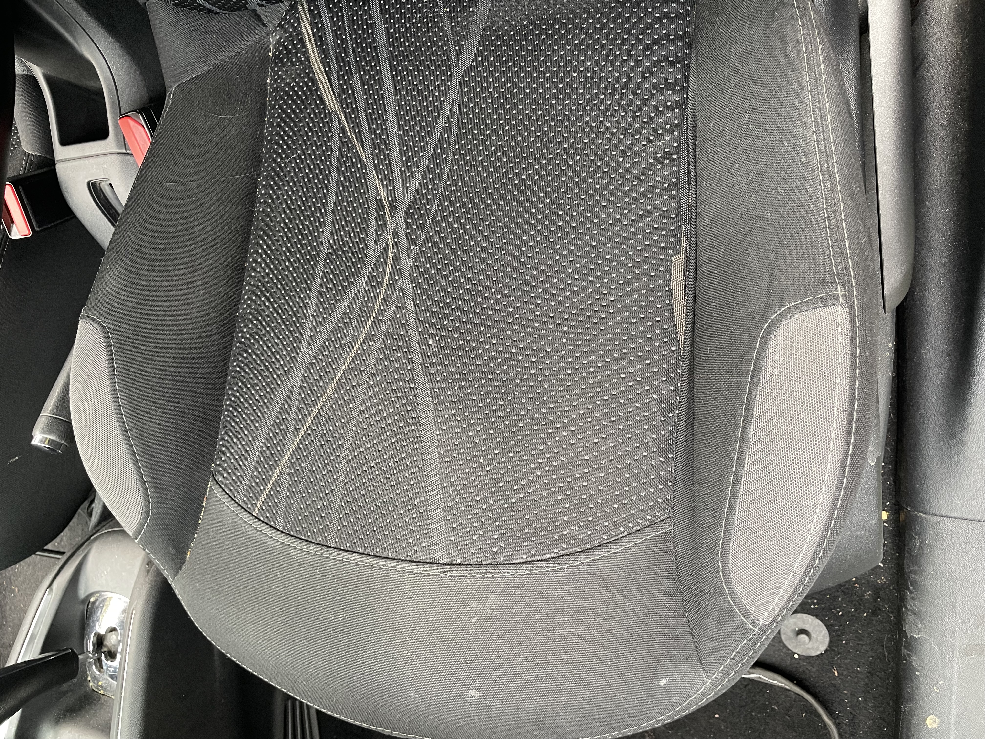 Voir plus — Nettoyage intérieur Peugeot 208 — Charles Baudard
