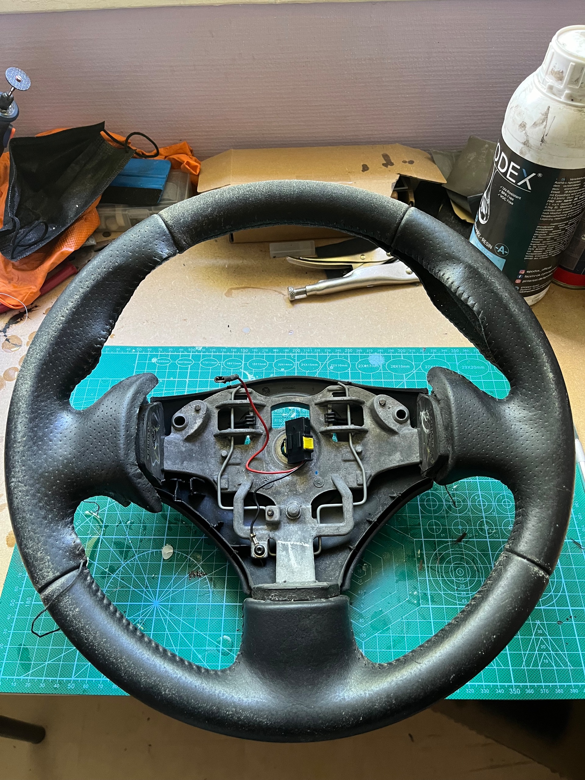 Voir l'image Volant Carbone Alcantara — Bruno Baptista — photo 1
