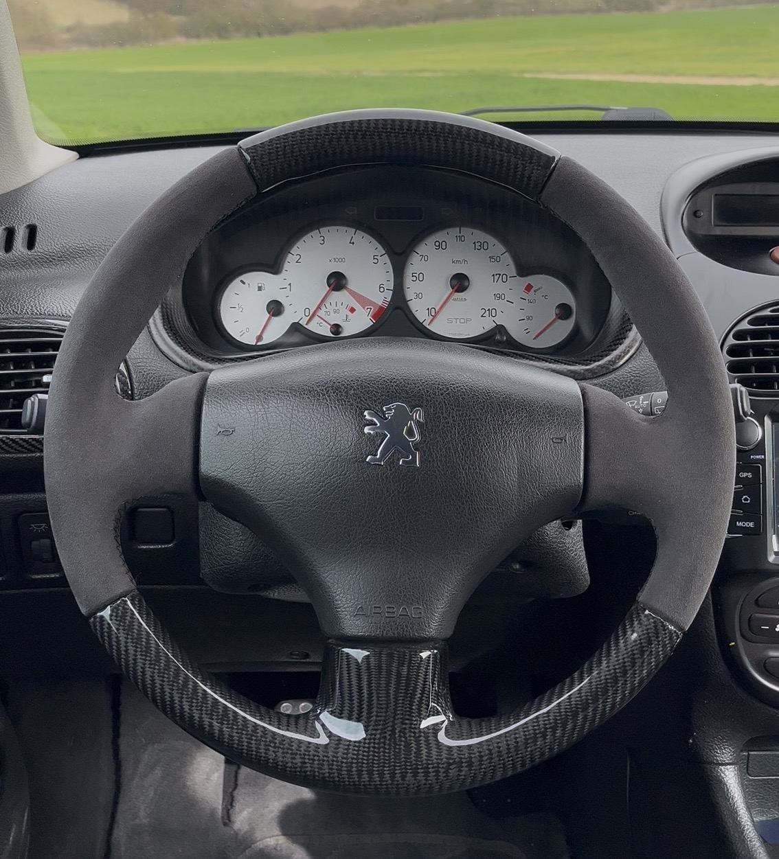 Voir plus — Volant Carbone Alcantara — Bruno Baptista