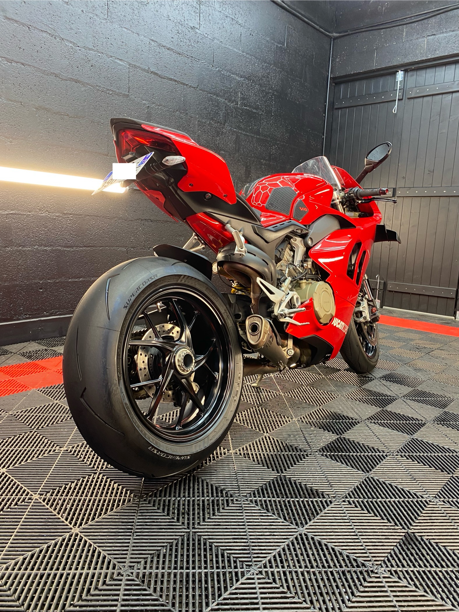 CAR STAGING DUCATI PANIGALE — Js Motors — photo 1