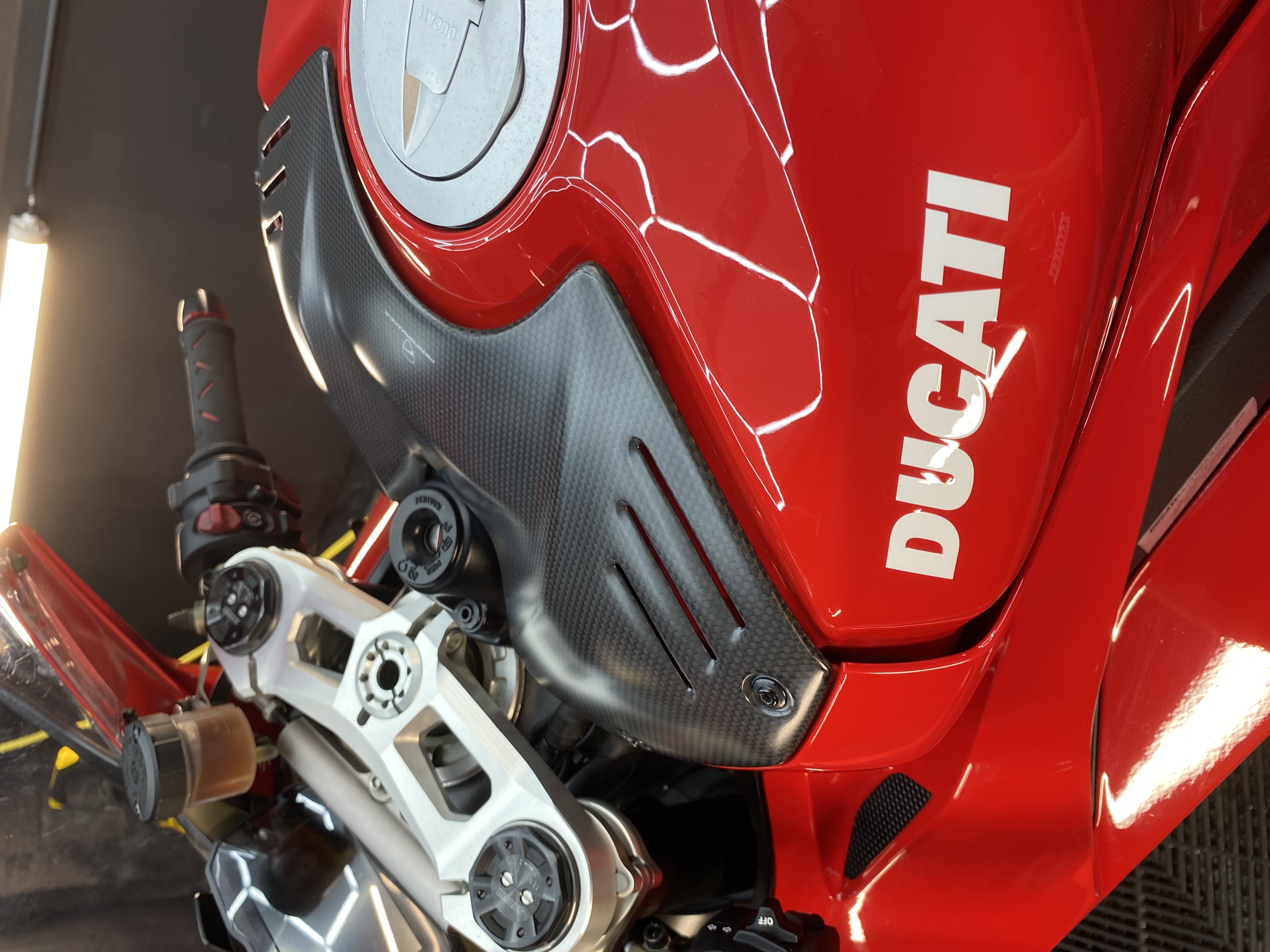Voir plus — CAR STAGING DUCATI PANIGALE — Js Motors
