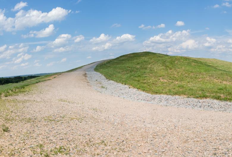 Curved section of Top of Hill Trail showing the actual top of the hill