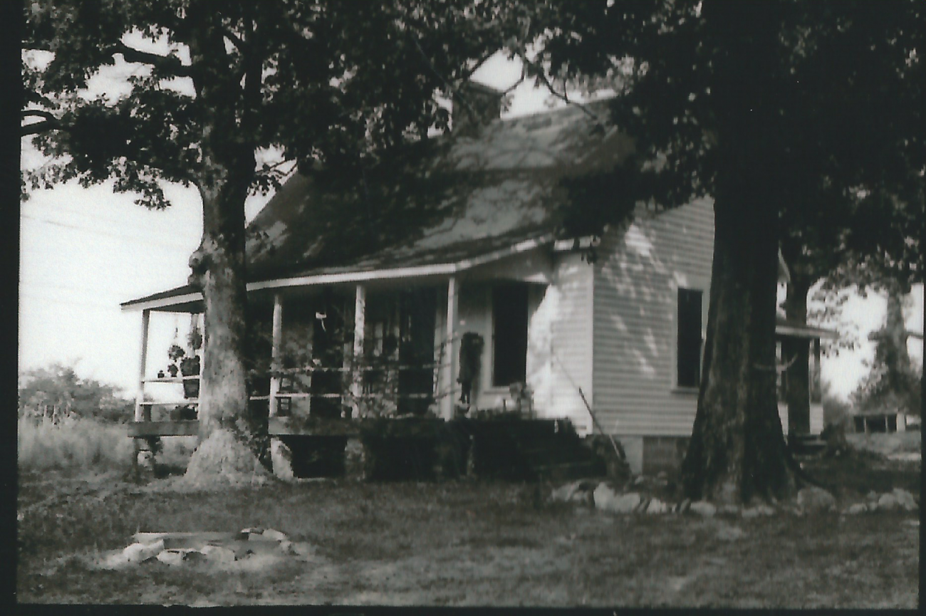 Image of an original tenant house at Oak View, no longer on the property