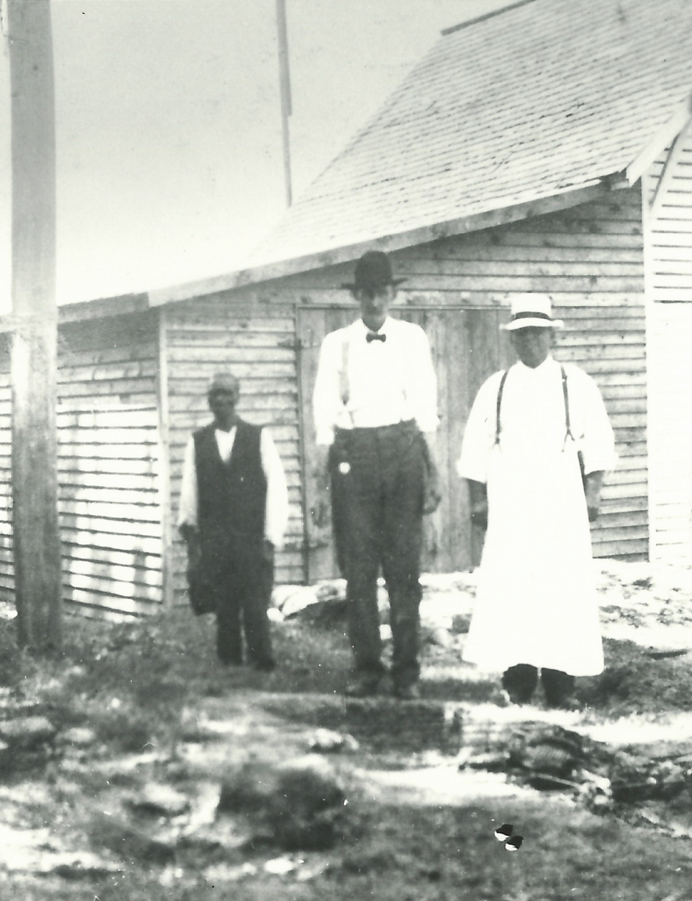 Historic image of tenant farmers and farm manager at Oak View