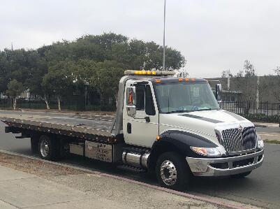 M & G Towing