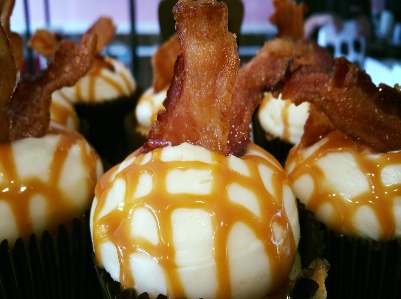 Smallcakes: A Cupcakery and Creamery