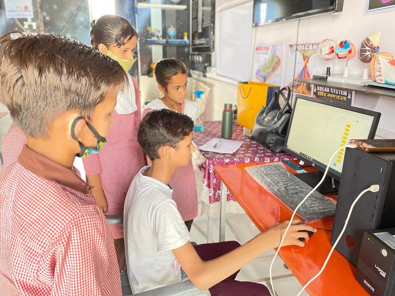 Students from Mission Platinum requesting images